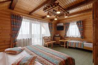 Курортные отели Семейный курорт Медвежья Гора Яремче Трехместный номер с балконом в коттедже-1