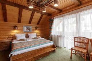 Курортные отели Семейный курорт Медвежья Гора Яремче Трехместный номер с балконом в коттедже-3