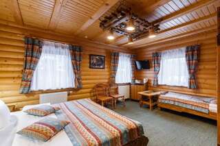 Курортные отели Семейный курорт Медвежья Гора Яремче Трехместный номер в коттедже-1